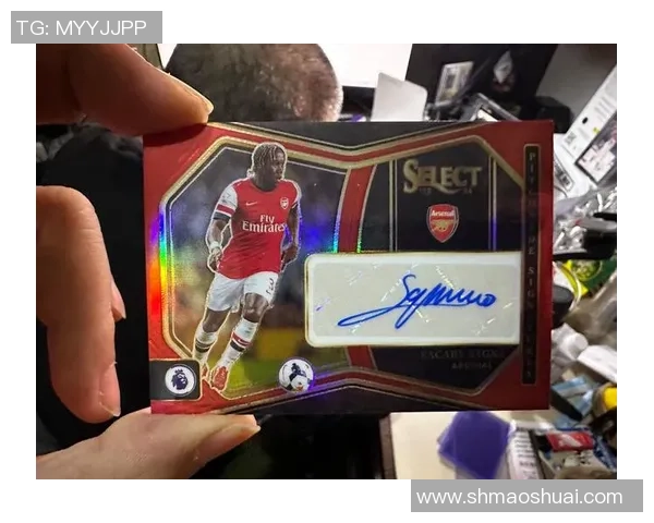 赠送足球球星卡的深层寓意与情感表达探析