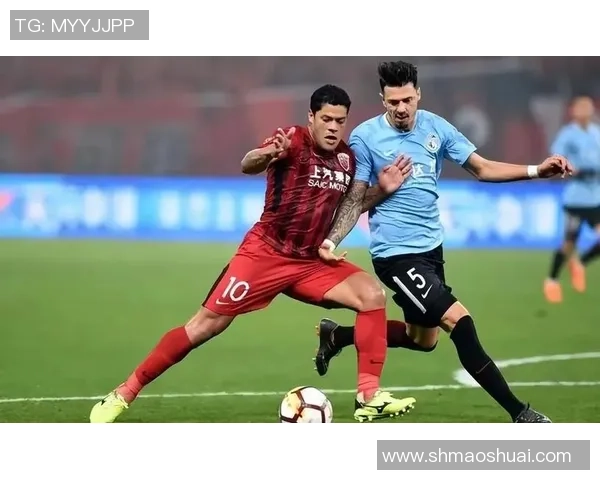 足球球星醉酒现身街头行为失控引发热议网友热烈讨论