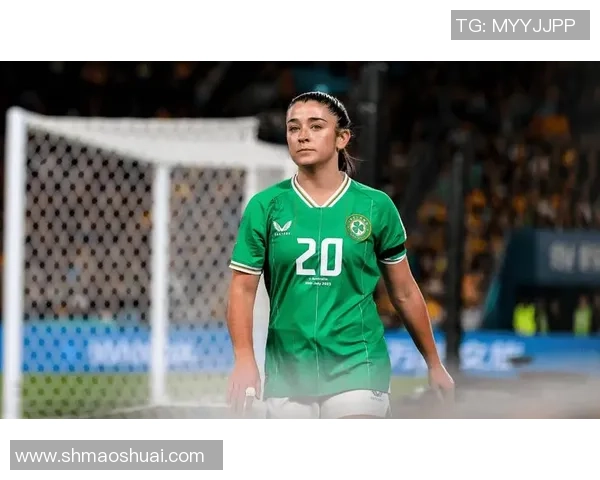 女足球星炫酷球场动作集锦 展现力量与优雅并存的非凡魅力 女足球星炫酷球场动作集锦 展现力量与优雅并存的非凡魅力