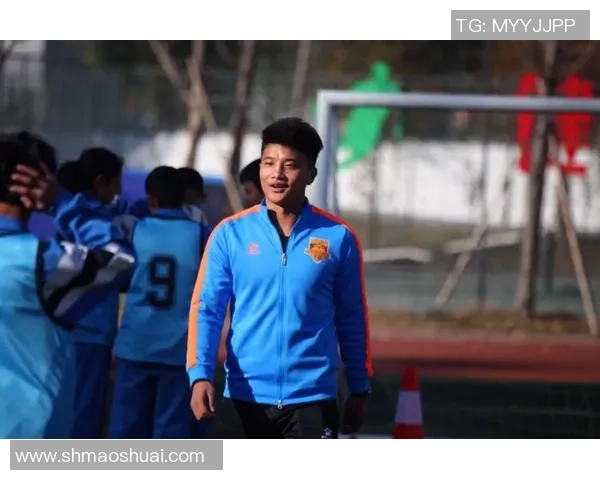 球星穿足球七分裤引领潮流 时尚与运动完美结合的全新趋势 球星穿足球七分裤引领潮流 时尚与运动完美结合的全新趋势